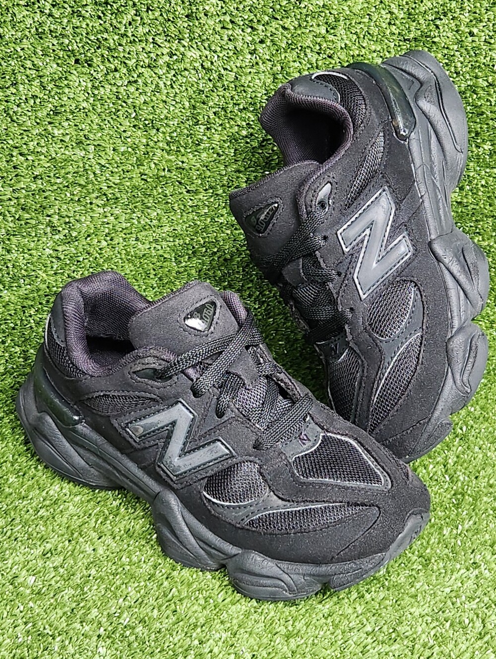 New Balance 9060 Kids Boys Size 2 Black Athletic Running Walking Shoes Sneakers